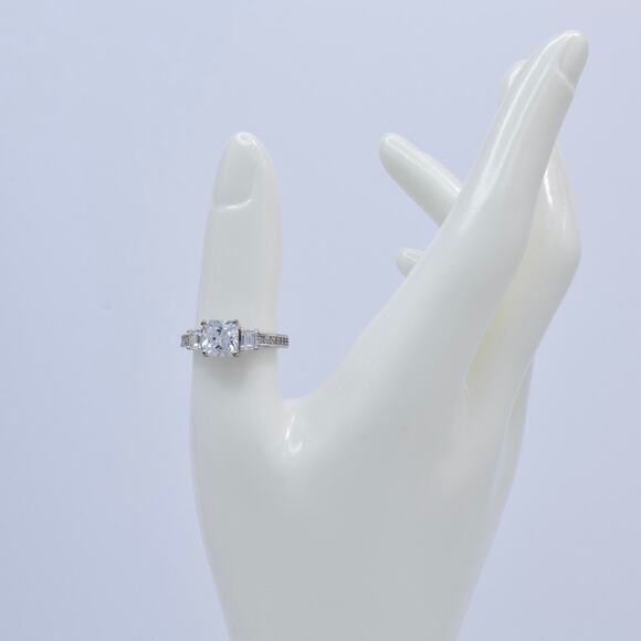 NWOT Fragrant Jewels Princess-Cut Multi-Stone Cubic Zirconia Ring Size 8 US - Picture 3 of 5